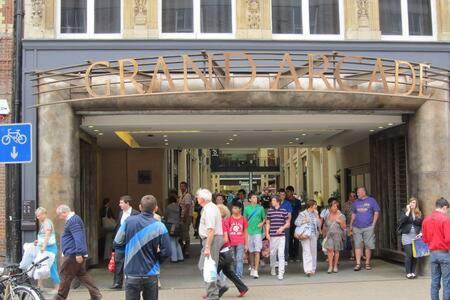 City Center,2 Bedroom Apartment With Parking Cambridge  Luaran gambar